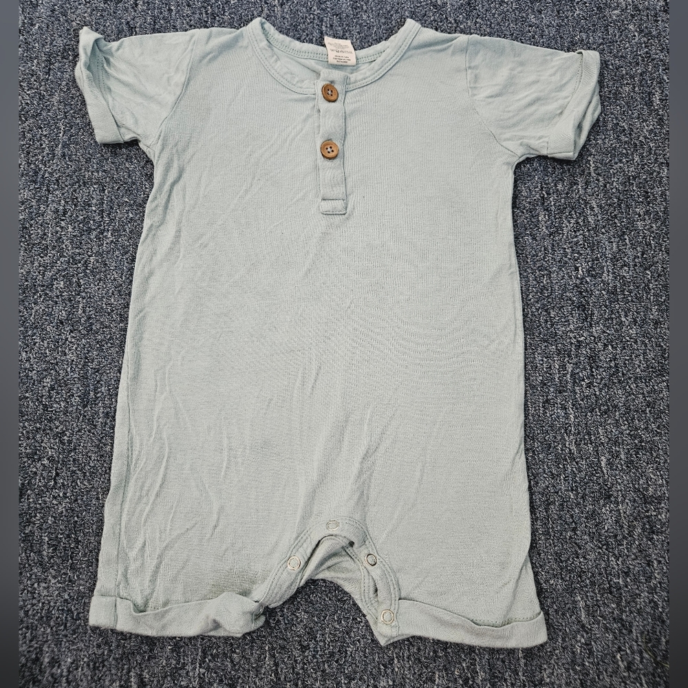 Larkspur baby short sleev romper BAMBOO. Color light blue /green